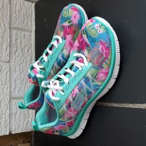 Women's Skechers Light Weight Flower Printed Trainers Sneakers Size US 7